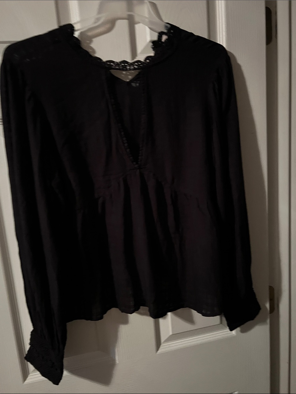 Wander Black Long-Sleeve Lace-Trim Peasant Blouse